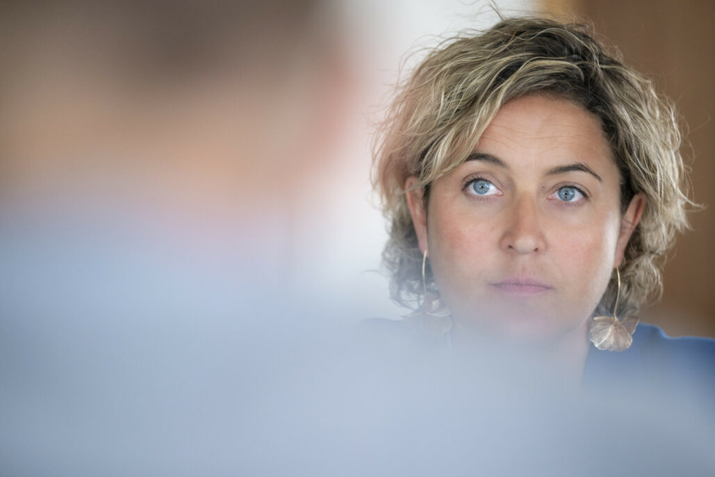 Face à face entre le candidat et la recruteuse