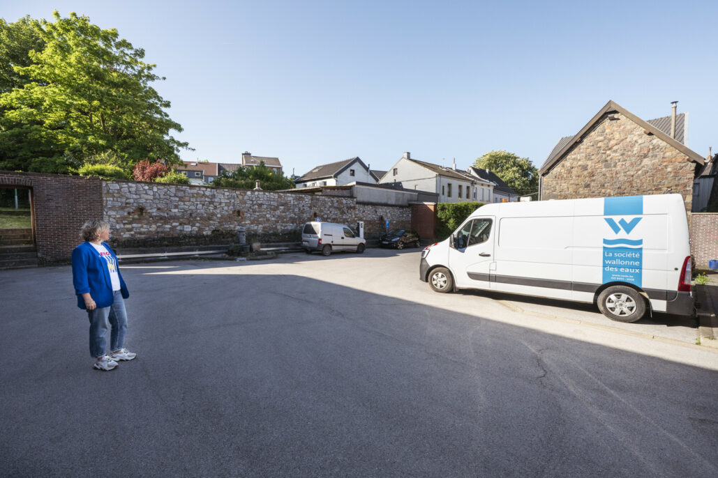 Recruteuse qui part à la rencontre du candidat