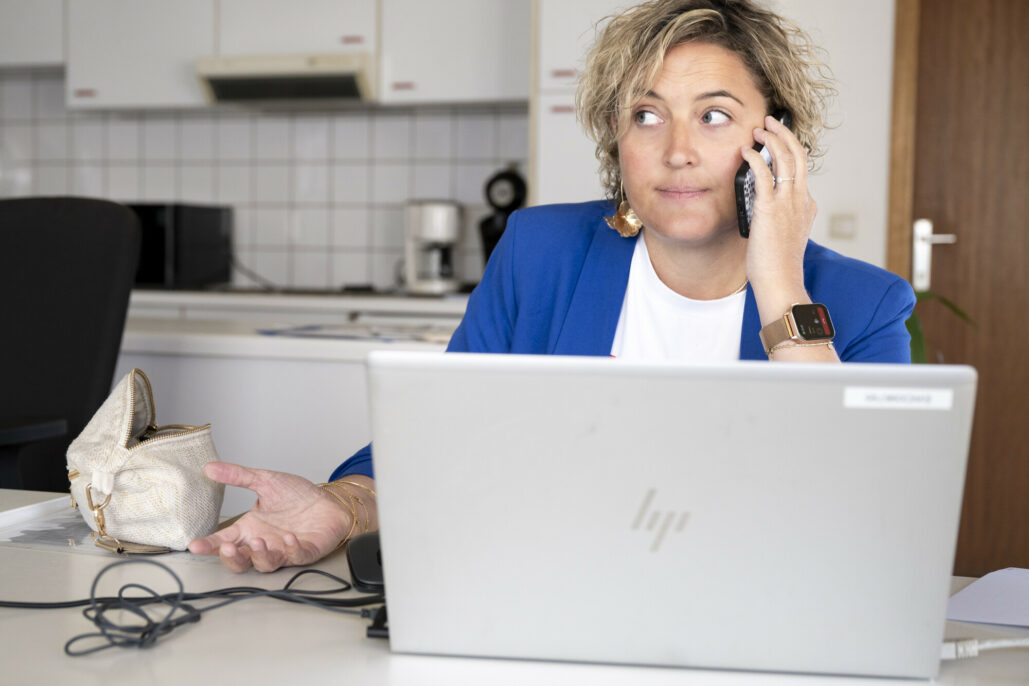Recruteuse qui appelle le candidat 