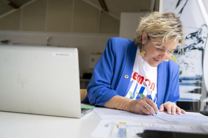 Recruteuse qui attribue les points